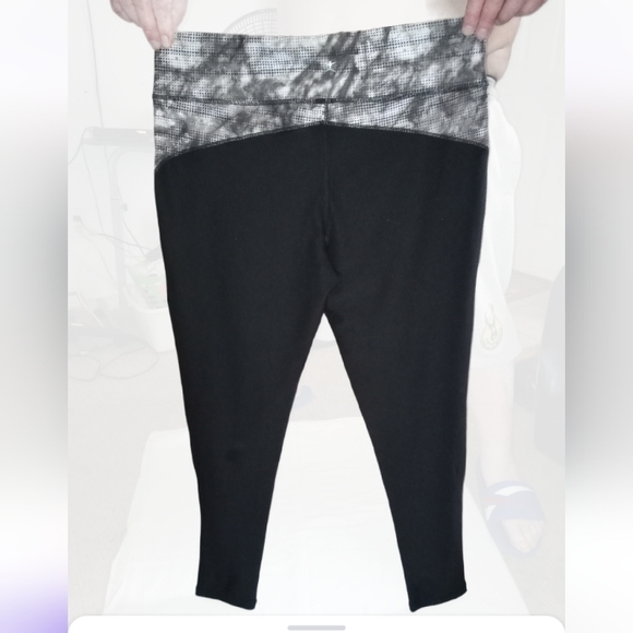 NWOT Danskin Workout Gym Yoga Leggings XL (14-16) BLACK WHITE SWIRL - Picture 3 of 11